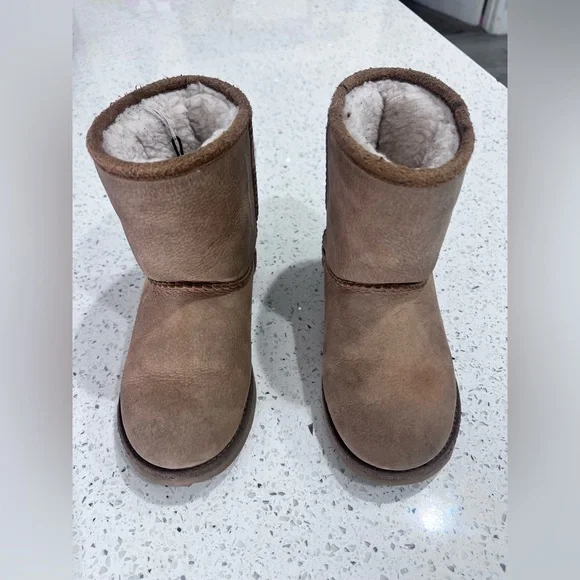 UGG Classic II Tan Boots Kids 12 VGUC - Picture 3 of 12